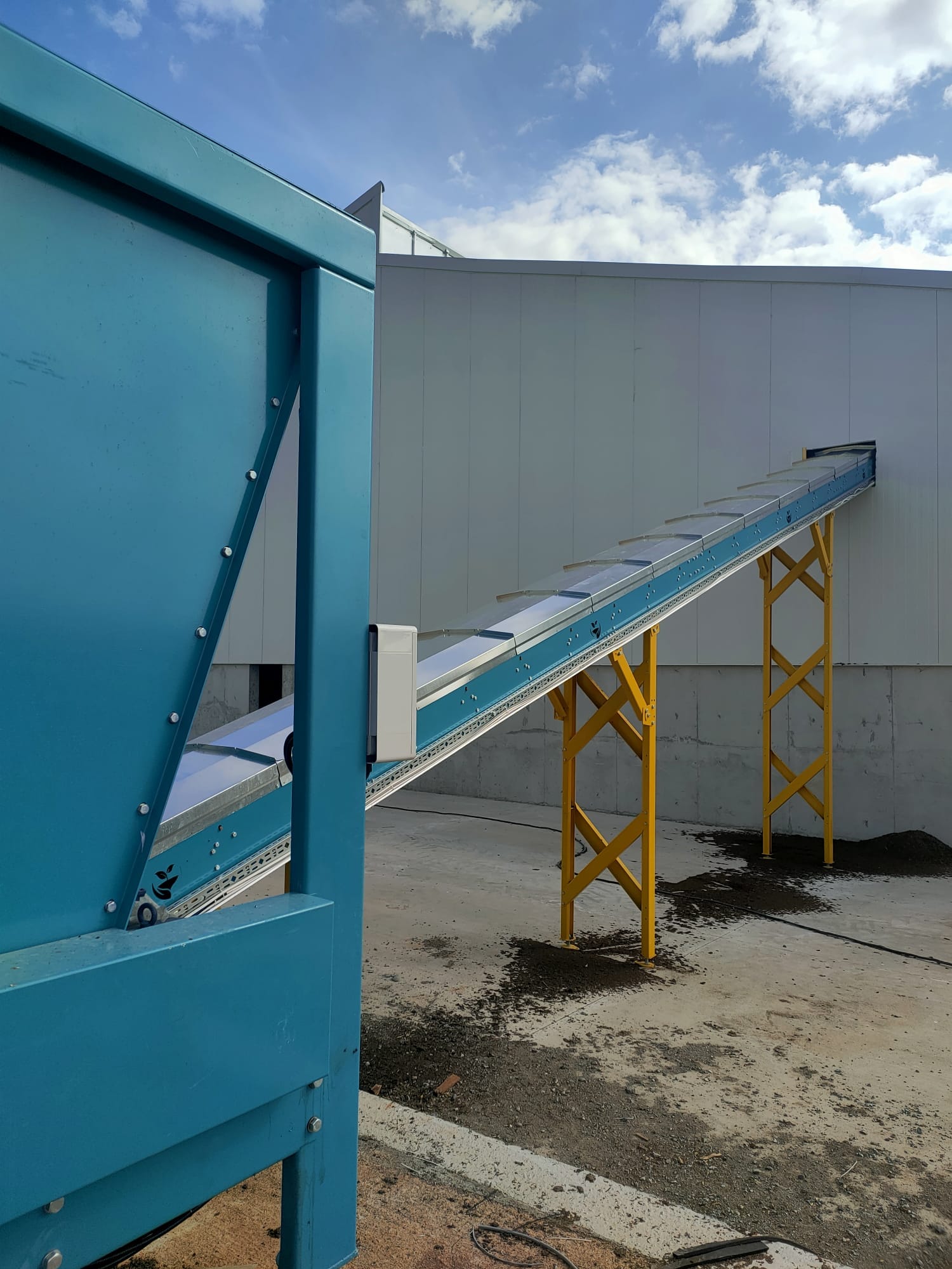 Composter organik gübre fabrikası projesi Hammadde besleme bunker ve konveyörü